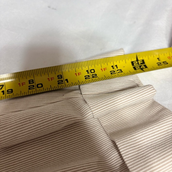 Avenue NWT striped capri pants with a cotton/spandex stretch blend. - Picture 9 of 9